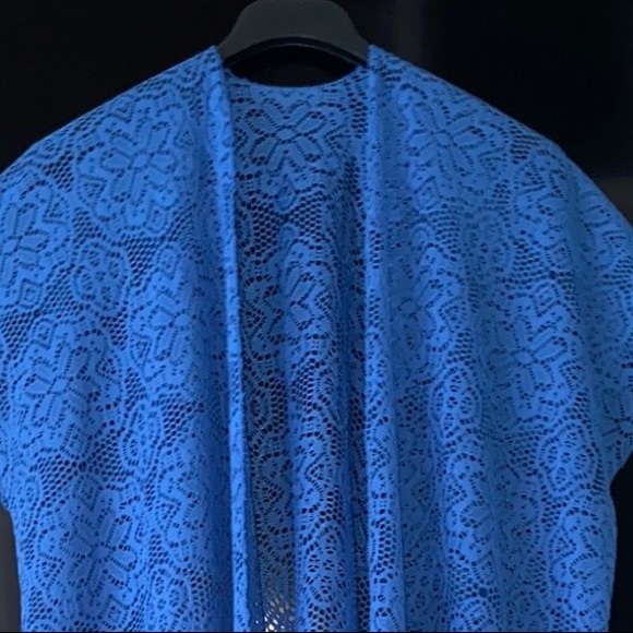 LACE SHRUG DUSTER or BEACH COVERUP - Picture 2 of 6